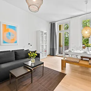 Apartment 33 Efg Schoenhauser Allee Mit Balkon, Berlin